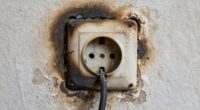 electrical outlet malfunction warning